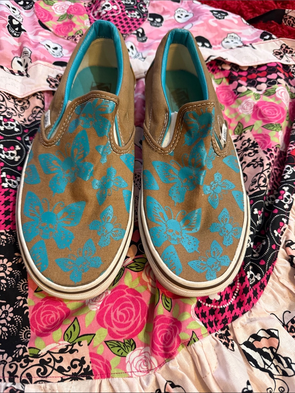 Vans Uni Sex slip on boat shoes Brown with 
Hawaiian flower pattern of Teal